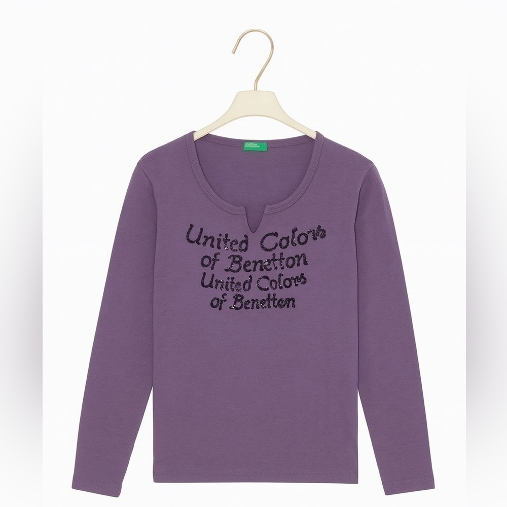 "United Colors of Benetton” Vintage Junior’s Purple sweatshirt. Size Large